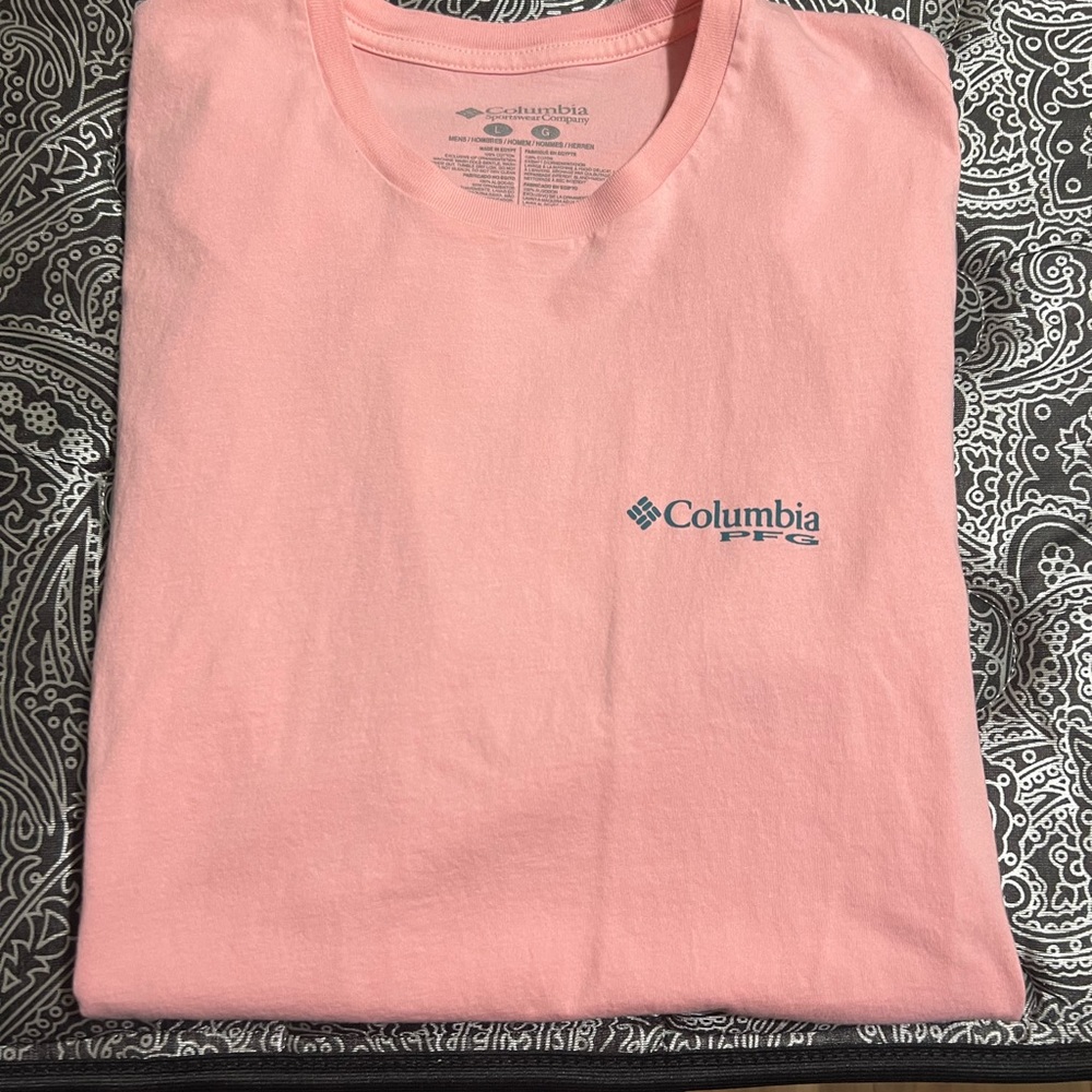 Men’s Columbia Short Sleeve T-Shirt. Size Large.